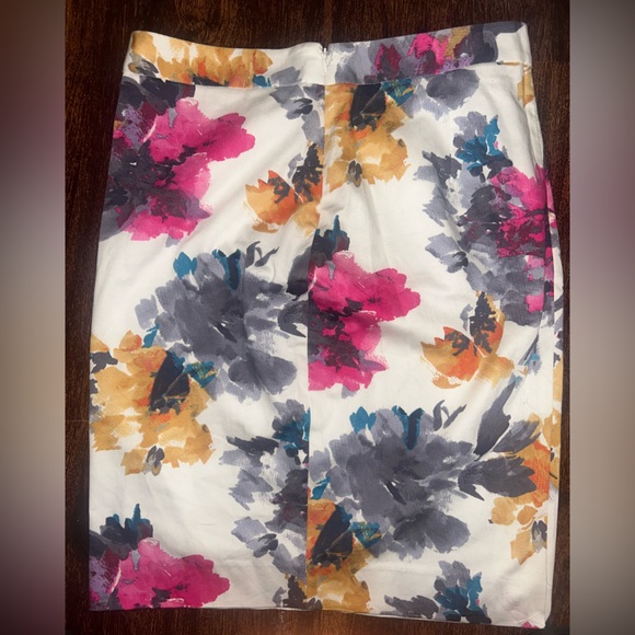 Express Skirt / NWT  Express High Waisted Floral Pencil Skirt Sz: 6 Pink Grey - Picture 10 of 10